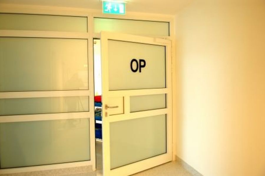 Eingang zum OP (PUR/R)
